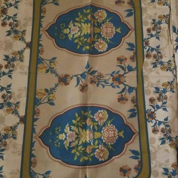 Beautiful Brand New Multicolor King Size Flat Sheet and 2 PIllow cases Set - Picture 3 of 3